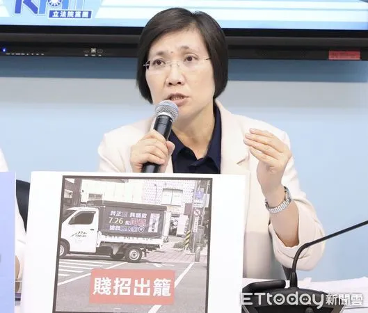 ▲▼國民黨團召開 只准罷團 東廠出奧步 不准反惡罷喊告急 記者會 許宇甄 徐欣瑩 出席。（圖／記者屠惠剛攝）