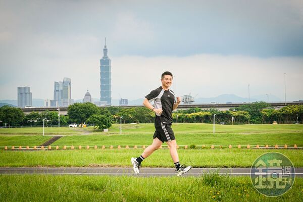 陳威良用543選股法篩出強勢股，讓獲利奔跑，存股變飆股。