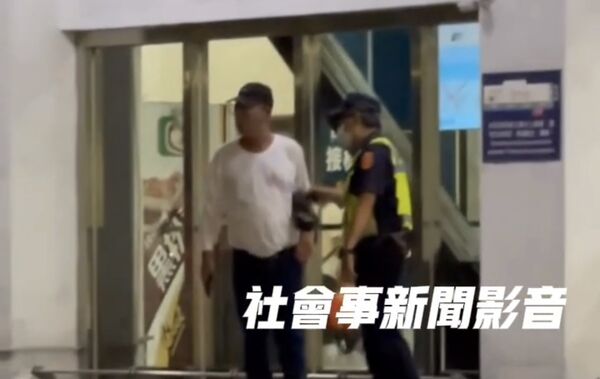▲▼小港機場爆糾紛！男子叫多元化計程車遭驅離　失控狂飆罵航警。（圖／翻攝社會事新聞影音）