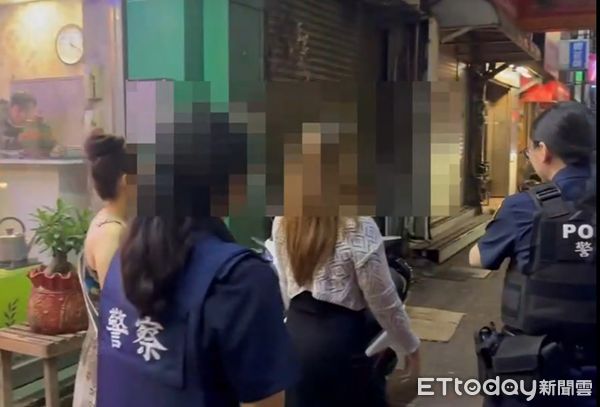 ▲▼將工作人員及從事性交易之越籍女子帶回（圖／中壢警分局提供）