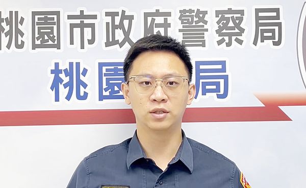 ▲桃園警分局武陵派出所所長簡國峻說明警方攔查過程。（圖／桃園警分局提供）