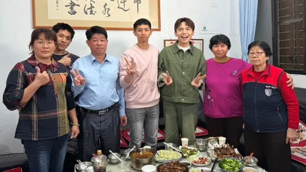 ▲▼ 黃豪平（右3）擔任《誰來晚餐16》來賓。（圖／公視提供）