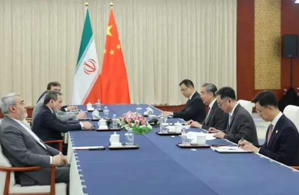 ▲▼ 2025.7.16王毅會晤伊朗外長阿拉奇、阿拉奇說：感謝中方給予寶貴支持            。（圖／翻攝大陸外交部官網）