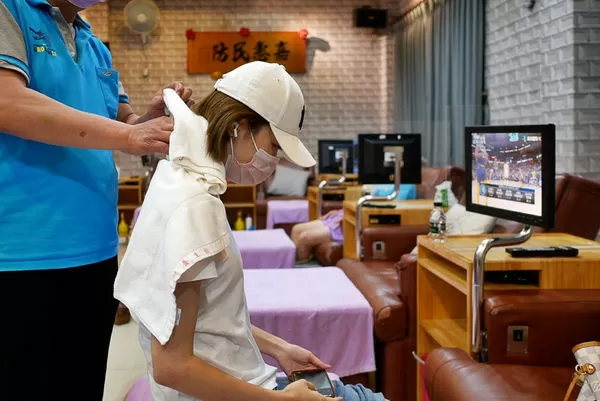 ▲▼鄉親養生館。（圖／部落客飛天璇的口袋授權提供）