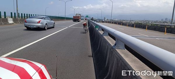 ▲▼騎腳踏車外出購物，返家途中不慎誤闖國道5號游姓老翁（上圖紅圈處）。（圖／記者游芳男翻攝，下同）