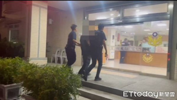 ▲▼26歲王姓男子無故襲擊民眾，遭到警方逮捕。（圖／記者許宥孺翻攝）