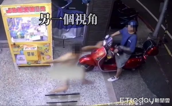 ▲▼真人版進擊的巨人！高雄男夾娃娃遇暴走裸男襲擊。（圖／網友楊小儀提供）