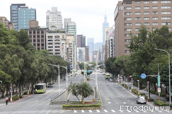 ▲▼城鎮韌性演習 市區道路淨空 忠孝東路。（圖／記者屠惠剛攝）