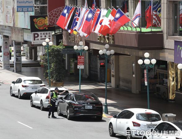 ▲▼城鎮韌性演習 市區道路淨空 忠孝東路。（圖／記者屠惠剛攝）
