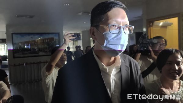▲▼威京集團前法務經理陳俊源涉犯京華城案承認行賄，獲緩起訴，今（17日）到台北地院作證，自認捐政治獻金給台灣民眾黨，不是行賄柯文哲。（圖／記者黃哲民攝）