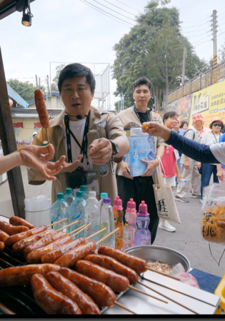 ▲▼《胡來旅行社》首次出團，帶長輩們出門遊玩。（圖／客家電視台提供）