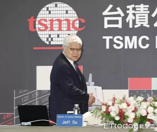 ▲▼台積電114年第二季法人說明會17日召開，台積電董長魏哲家、財務資深副總經理暨財務長兼發言人黃仁昭、台積電投資者關係總監蘇志凱維這次法說會出席代表。（圖／記者湯興漢攝）