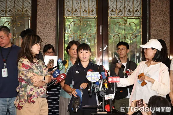 ▲▼ 台師大女足抽血案女學生說明說明      。（圖／記者徐文彬攝）