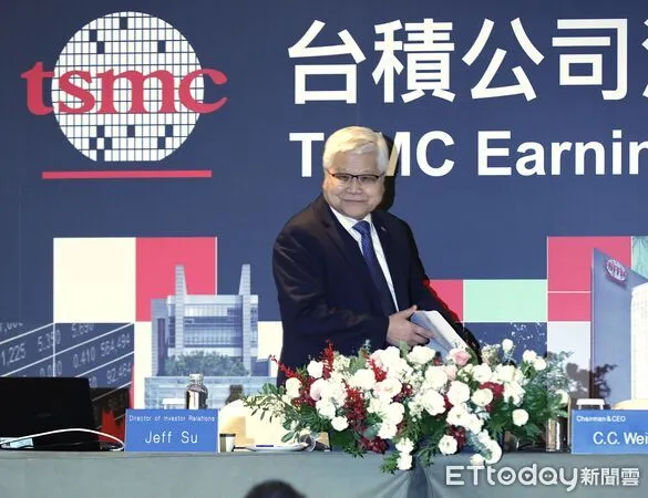 ▲▼台積電114年第二季法人說明會17日召開，台積電董長魏哲家、財務資深副總經理暨財務長兼發言人黃仁昭、台積電投資者關係總監蘇志凱維這次法說會出席代表。（圖／記者湯興漢攝）