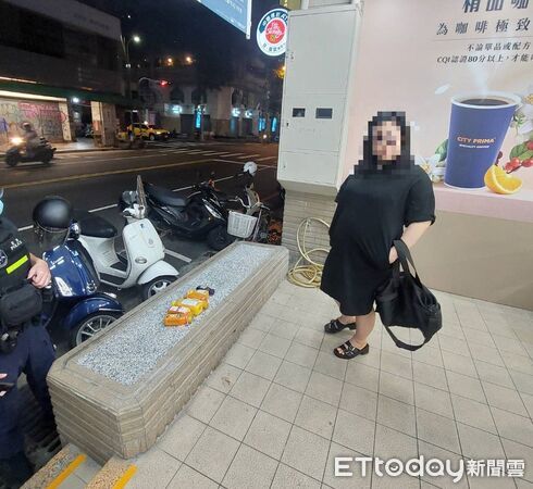 ▲▼隨身耳包包塞進7瓶果汁未結帳被活逮，慣竊女子竟辯稱忘記了。（圖／民眾提供，下同）