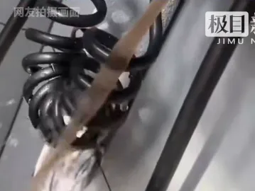 ▲自來水呈現咖啡色。（圖／翻攝自微博）