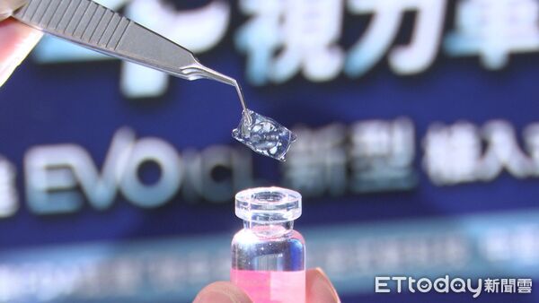 ▲30年300萬例全球認證！「新型」植入式鏡片中、高度近視有解▼             。（圖／記者鄭遠龍攝）