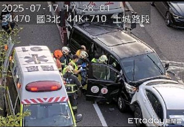 ▲國道3號北上44.7K，發生7車連環追撞事故。（圖／記者陸運陞翻攝）