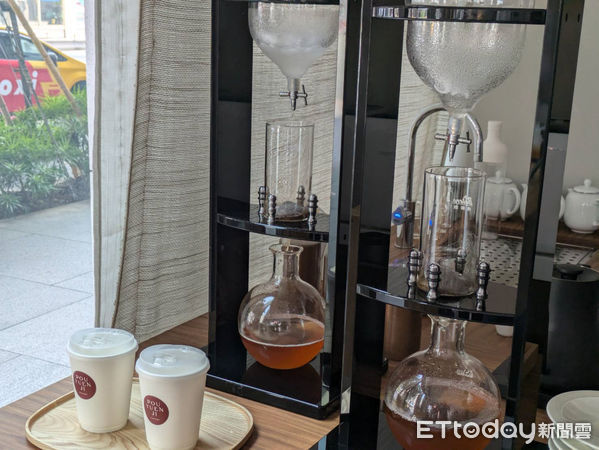 ▲寶元紀首間藏茶外帶店落腳台北　11款聯名甜點8/31前限量供應。（圖／記者黃士原攝）