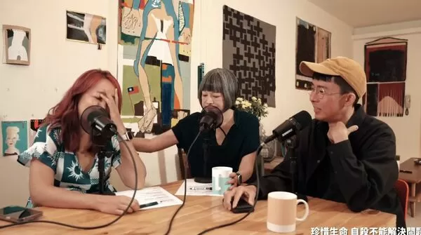 ▲▼凱莉提到權樂淚崩。（圖／翻攝自YouTube／范琪斐的美國時間）