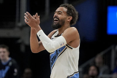 我被交易了！　「鷹王」楊恩比賽中得知消息向教練、球迷道別