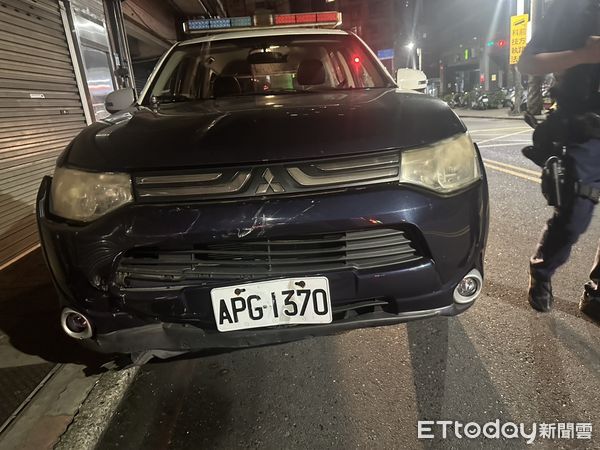 ▲▼             汐止男酒駕拒檢逃逸，下場被員警包圍逮捕。（圖／記者邱中岳翻攝，下同）