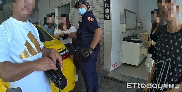 ▲林姓司機載應召女工作，在摩鐵外被查獲             。（圖／記者吳奕靖翻攝）