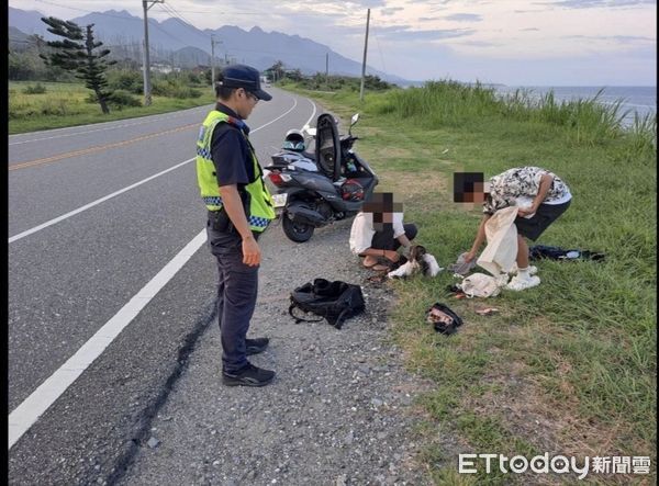 ▲▼             台11線一名環島的19歲騎士，包包因緊貼排氣管起火。（圖／記者楊漢聲翻攝，下同）