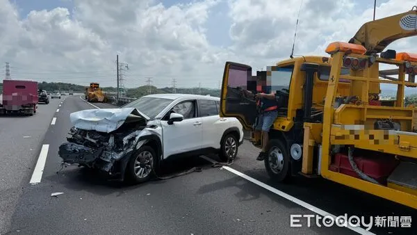 ▲國道3號苗栗苑裡北上路段，今早發生休旅車開啟ACC追撞施工緩撞車事故，肇事駕駛輕傷送醫。（圖／記者楊永盛翻攝）
