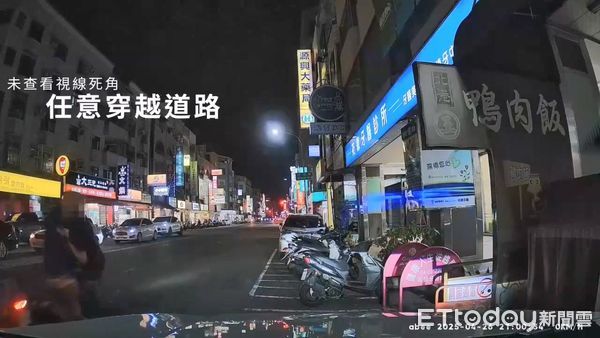 ▲▼台中警六分局在45天內針對違規路人開出871張罰單。（圖／警方提供，下同）
