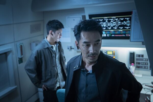 ▲李李仁、王柏傑分別在《96分鐘》中飾演資深警察與物理名師。（圖／華影國際提供）