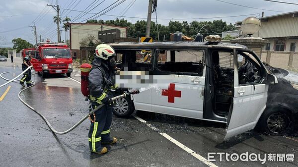 ▲彰化芬園鄉1輛民間救護車發生火燒車意外。（圖／記者唐詠絮翻攝）