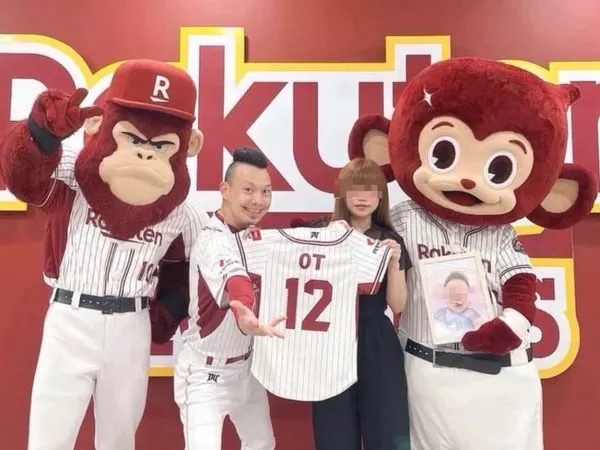 ▲ Rakuten Monkeys用愛串起球場溫情　為天上的10號隊友訂製專屬球衣             。（圖／樂天桃猿提供）