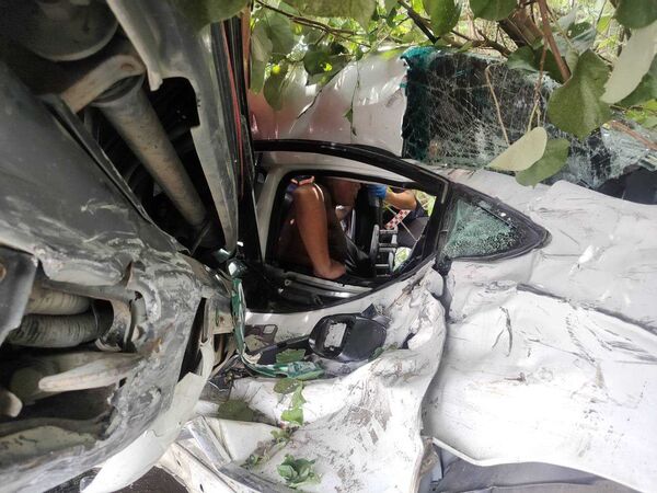 ▲彰化線西鄉水泥預拌車與轎車發生碰撞。（圖／消防提供）