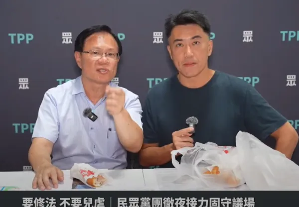 ▲▼民眾黨立委張啓楷直播踩紅線。（圖／翻攝自YouTube／民眾之聲）