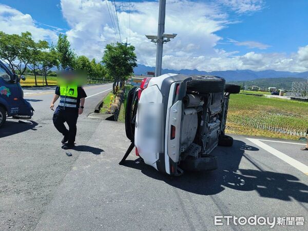 ▲▼宜蘭三星貨車撞翻轎車釀母女受困。（圖／記者游芳男翻攝，下同）