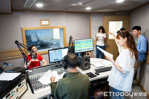 ▲▼「高速青春」開麥！高雄青年體驗一日DJ人生，直擊廣播現場。（圖／記者賴文萱翻攝）