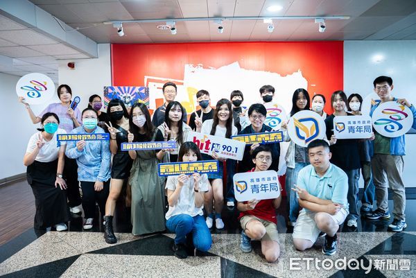 ▲▼「高速青春」開麥！高雄青年體驗一日DJ人生，直擊廣播現場。（圖／記者賴文萱翻攝）