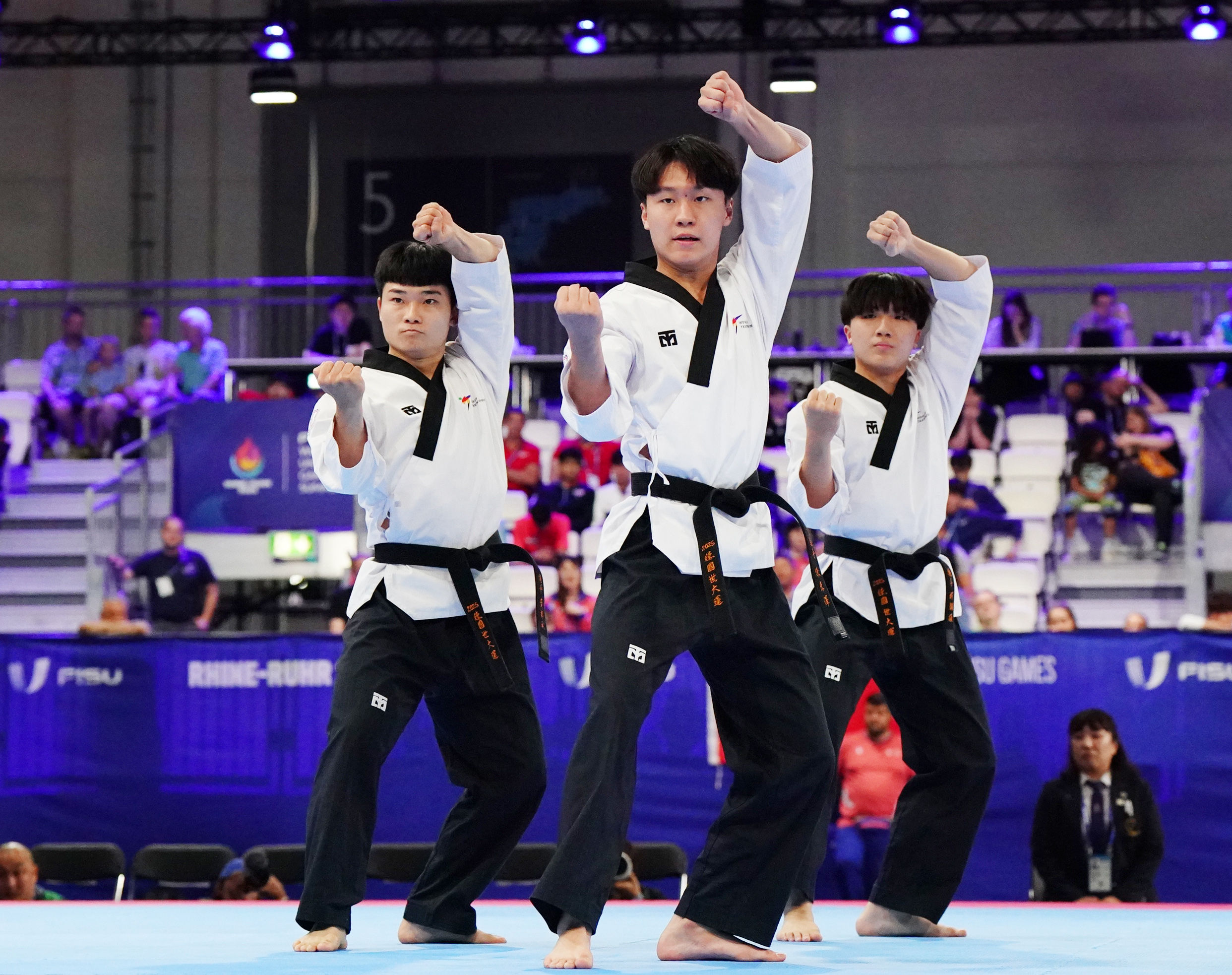 ▲▼中華跆拳道男團贏得世大運銅牌；教練黃珮昀  。（圖／大專體總提供）