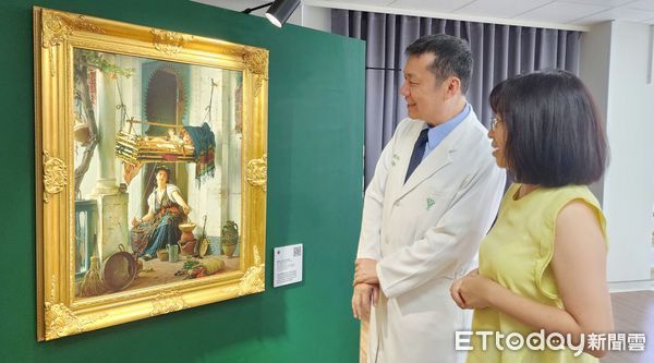 ▲奇美醫院啟用「奇美貼心角」，由奇美博物館策展畫作，打造兼具藝術與療癒氛圍的空橋廊道。（記者林東良翻攝，下同）