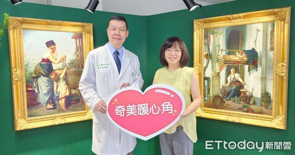 ▲奇美醫院啟用「奇美貼心角」，由奇美博物館策展畫作，打造兼具藝術與療癒氛圍的空橋廊道。（記者林東良翻攝，下同）
