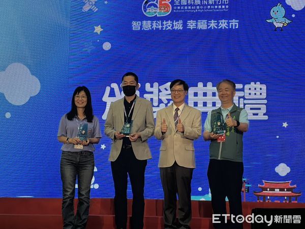 ▲台南市在全國中小學科展中奪下縣市團體獎第三名，建興國中獲頒學校團體獎全國第一殊榮。（記者林東良翻攝，下同）