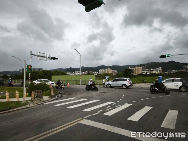 ▲樹林堤外道發生追撞事故，機車男騎士命危送醫。（圖／記者陸運陞翻攝）