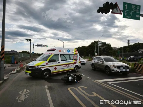 ▲樹林堤外道發生追撞事故，機車男騎士命危送醫。（圖／記者陸運陞翻攝）