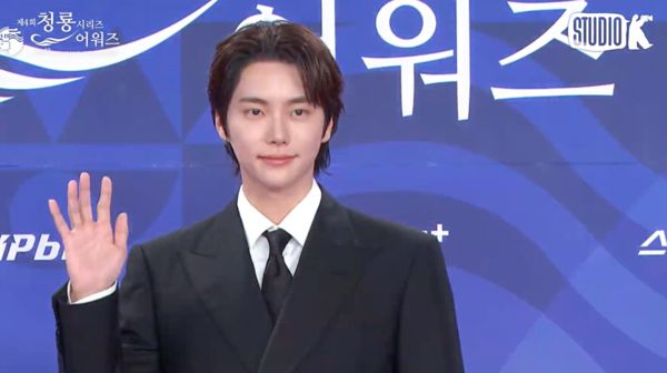 ▲▼青龍系列／《魔鬼2》鄭泫揆罕見掀瀏海。（圖／翻攝自KBS）