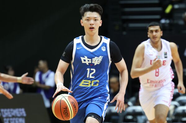 ▲中華白李家慷、吳正杰，阿聯歸化球員迪克森。（圖／中華籃協提供）