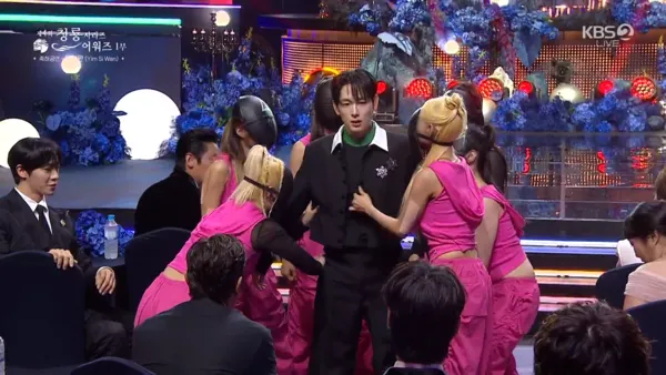 ▲▼青龍／任時完1年前說錯話！超猛10分鐘唱跳　影帝驚見黑歷史當場崩潰。（圖／翻攝自KBS）