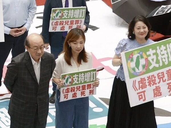 ▲▼綠委手舉支持《虐殺兒童罪》卻投不贊成　郭昱晴解釋原因又舉例。（圖／翻攝郭昱晴臉書）
