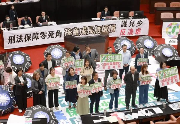 ▲▼綠委手舉支持《虐殺兒童罪》卻投不贊成　郭昱晴解釋原因又舉例。（圖／翻攝郭昱晴臉書）