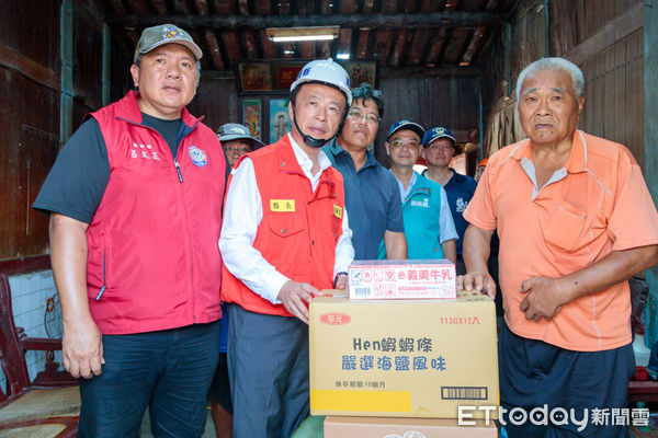 ▲▼  嘉縣風災肆虐 消防弟兄、百工修繕利他協會、慈濟投入重建家園   。（圖／嘉義縣政府提供）